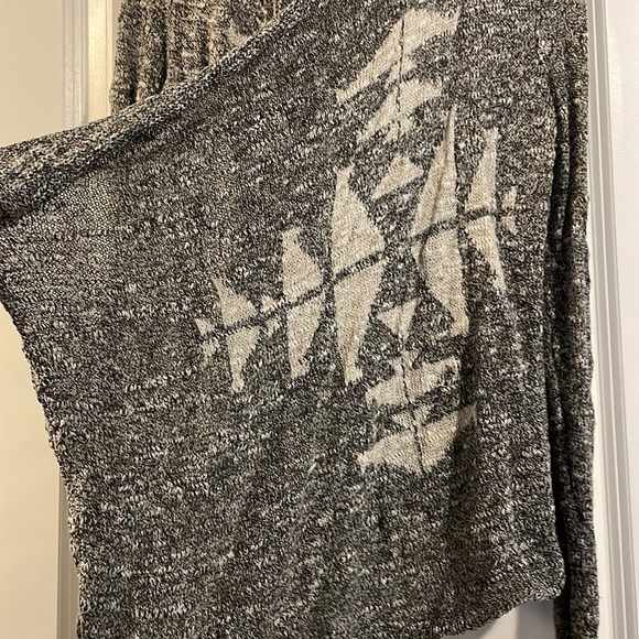 M/L Hollister Sweater - Picture 2 of 4